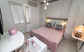 Room Grzetic
